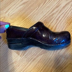 Dansko clogs. Super comfy!